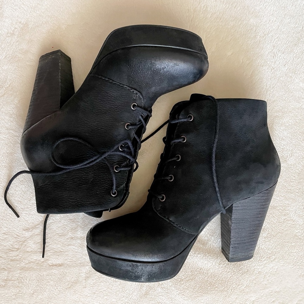 Steve Madden Raspy Nubuck Black Lace Up Bootie